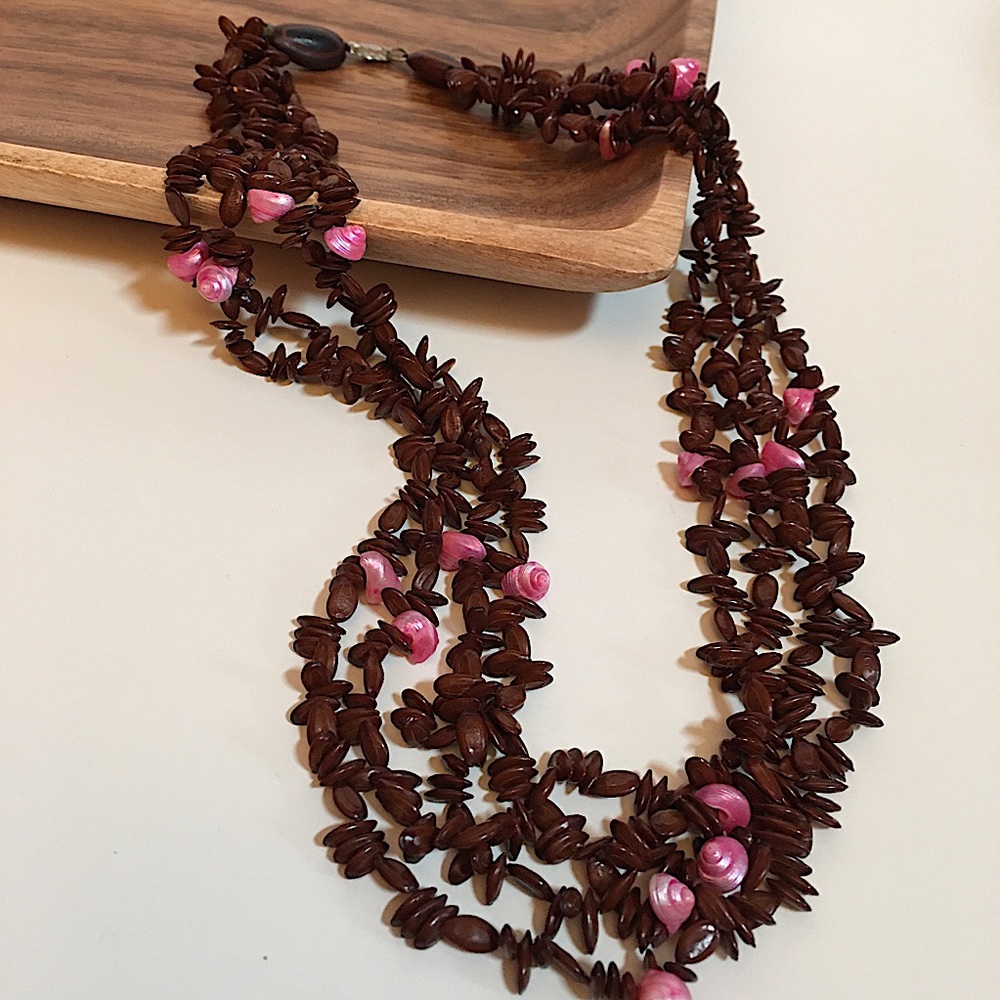 VTG 1960s Shell and Natural Wood Necklace 20in